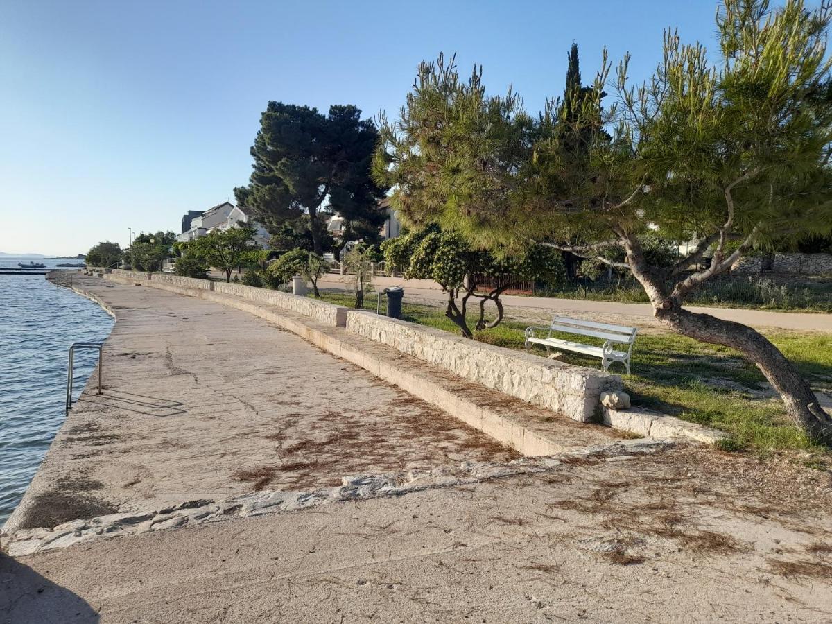 Apartman Prvi Red Do Mora Sveti Filip i Jakov Bagian luar foto