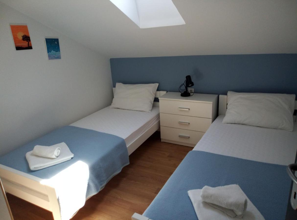 Apartman Prvi Red Do Mora Sveti Filip i Jakov Bagian luar foto