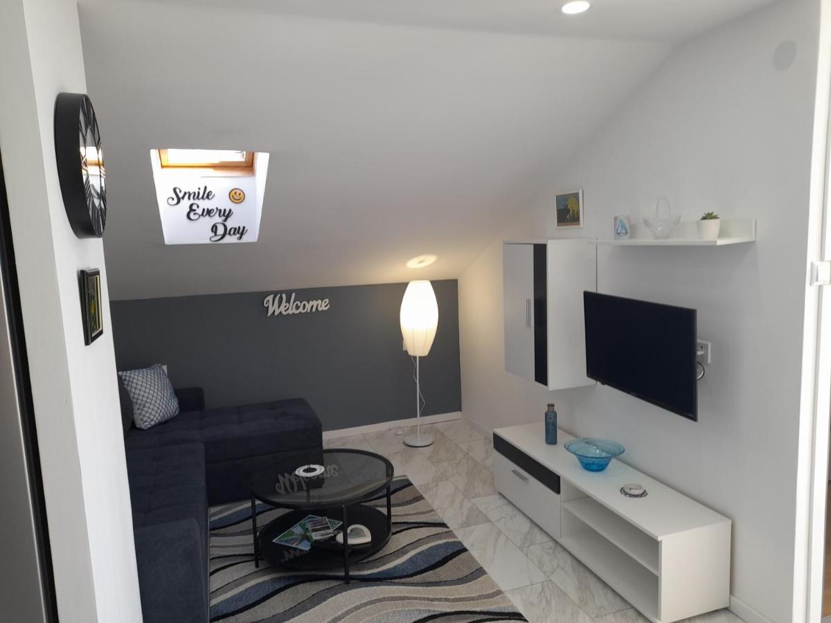 Apartman Prvi Red Do Mora Sveti Filip i Jakov Bagian luar foto