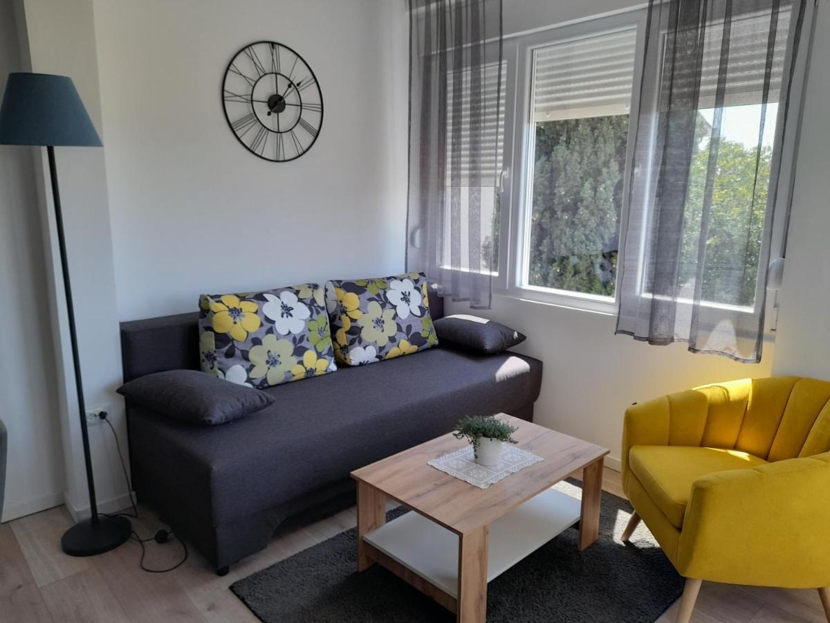 Apartman Prvi Red Do Mora Sveti Filip i Jakov Bagian luar foto