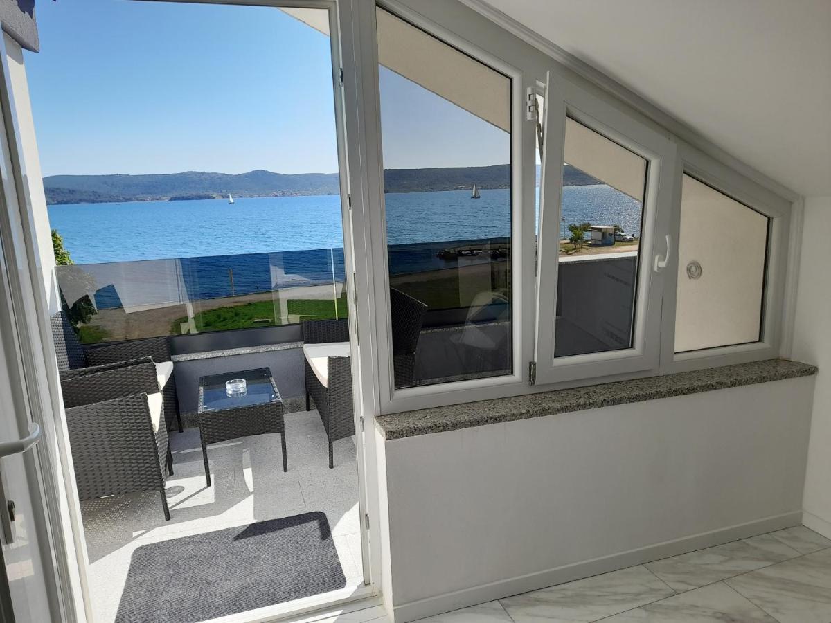 Apartman Prvi Red Do Mora Sveti Filip i Jakov Bagian luar foto